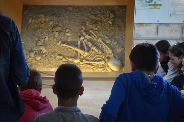 Visite-guidee-enfants-Neandertal--Musee-de-l-Homme-de-Neandertal--La-Chapelle-aux-Saints-Musee-de-l-Homme-de-Neandertal-2_8