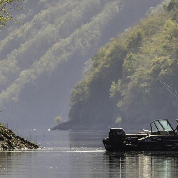 Pêche sur lacs de barrages en Corrèze - Photo Malika Turin Pêche sur lacs de barrages en Corrèze - Photo Malika Turin