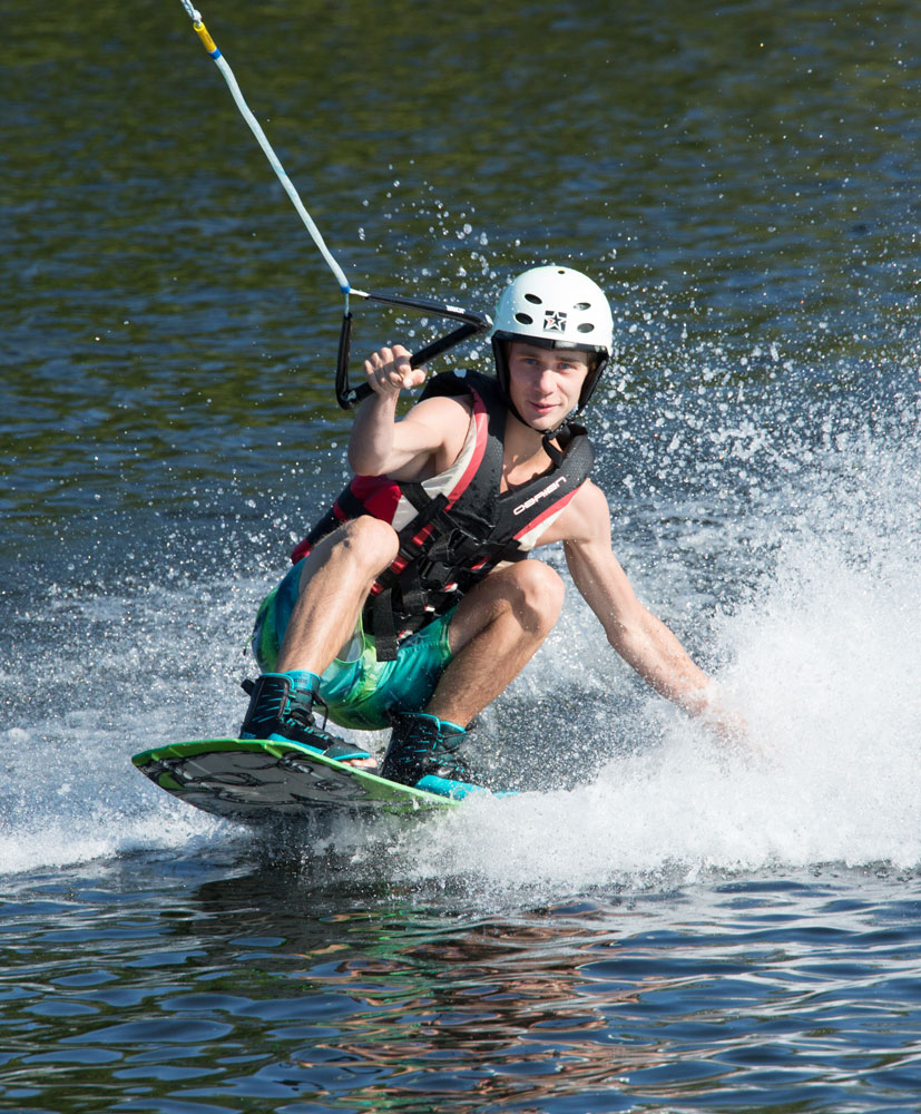 Ski nautique, wakeboard, jet-ski et bouées tractées
