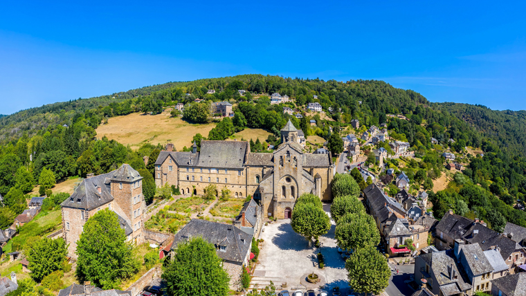 L'abbaye cistercienne d'Aubazine - Photo Vent d'Autan