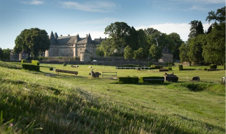 Chateau hippodrome Pompadour ©Malika Turin