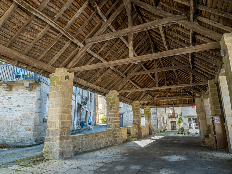 La halle aux grains de Treignac-sur-Vézère, patrimoine médiéval de la Petite Cité de Caractère en Corrèze