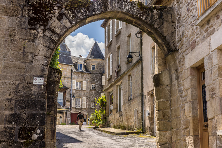 La porte Chabirande, vestige des fortifications médiévales de Treignac-sur-Vézère, Corrèze