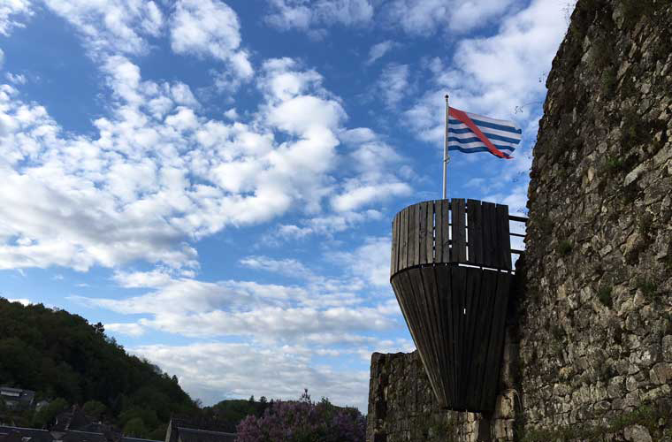 Ruines du château de Gimel les Cascades