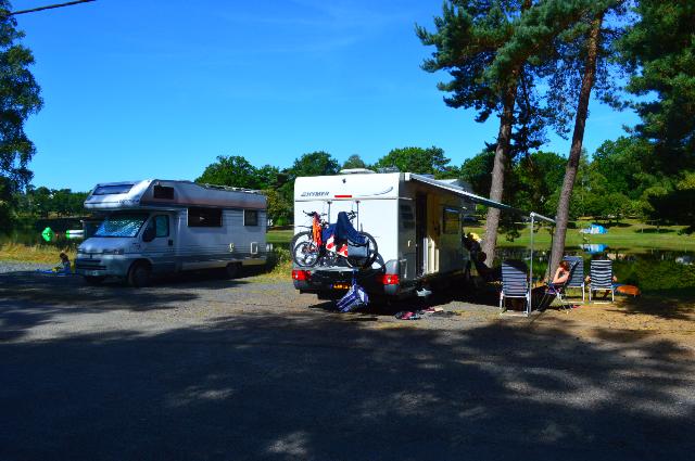 Aire de Camping-Car Domaine du Lac de Feyt_Servières le château_1
