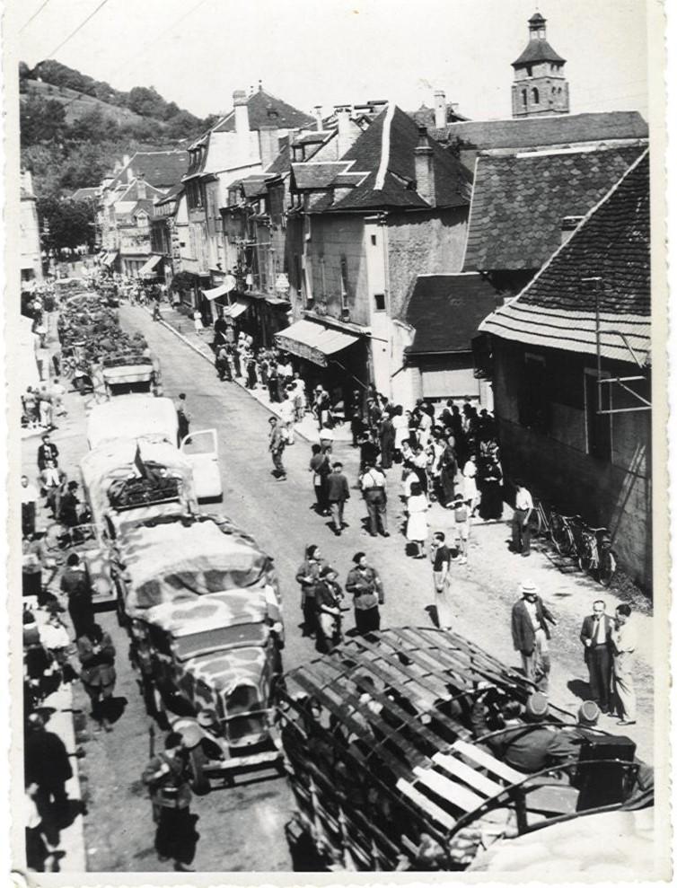 convoi de prisonniers allemands qui traverse Beaulieu à l'été 1944 sous la garde des résistants_1