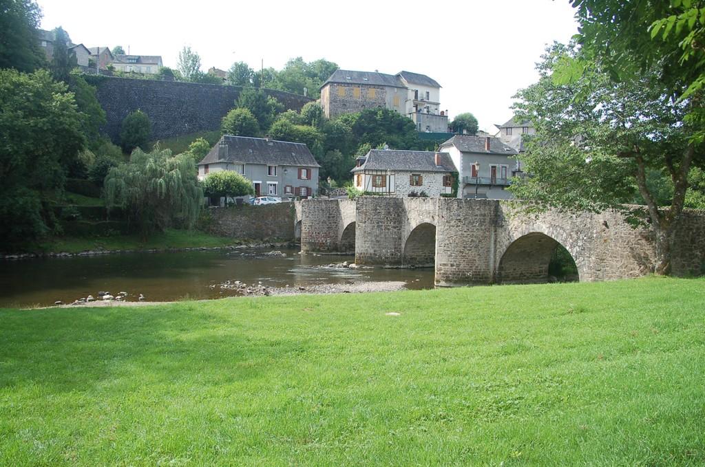 Vieux pont sur la Vézère_2