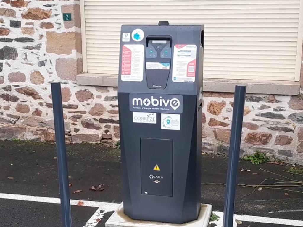 Borne de recharge électrique : Av. de la République