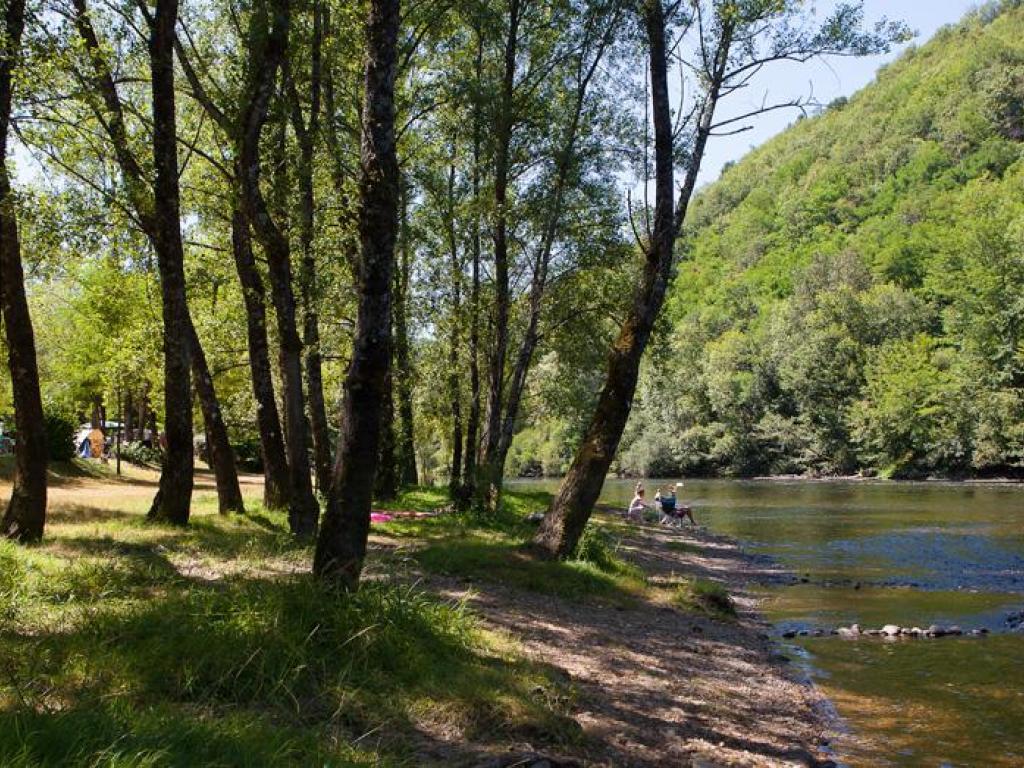 Aire d'accueil de camping-cars du camping au Soleil d'Oc