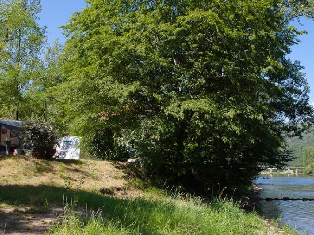 Aire d'accueil de camping-cars du camping au Soleil d'Oc