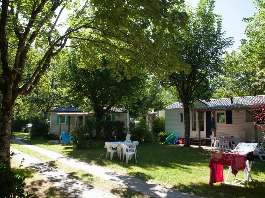 Aire d'accueil de camping-cars du camping au Soleil d'Oc