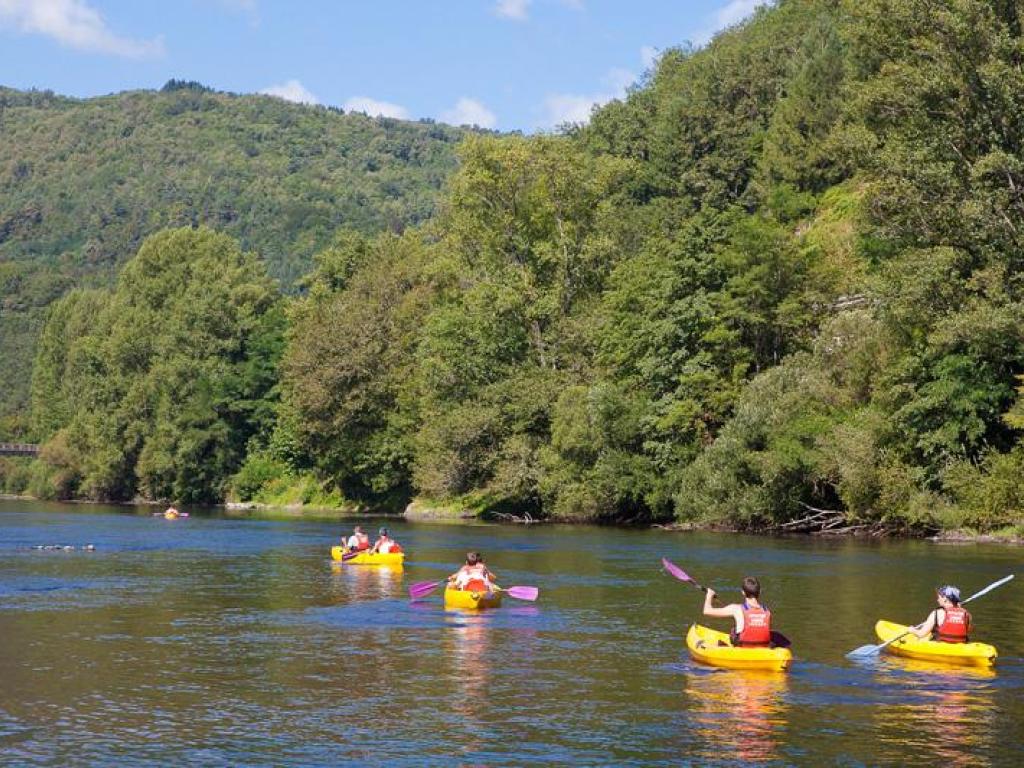 Aire d'accueil de camping-cars du camping au Soleil d'Oc