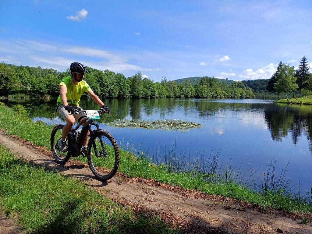 Roue Léo Vert - Location de vélos électriques, Réparation, Vente