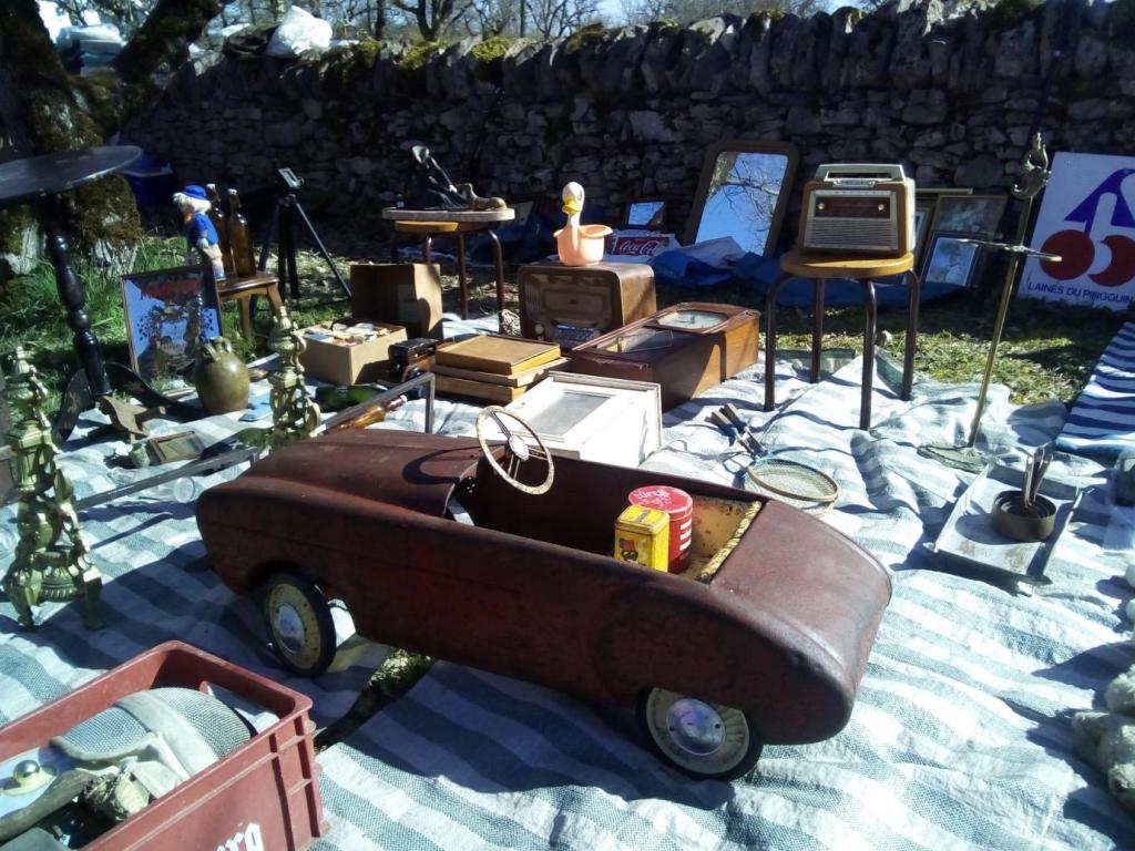 Marché et vide-grenier de Pentecôte