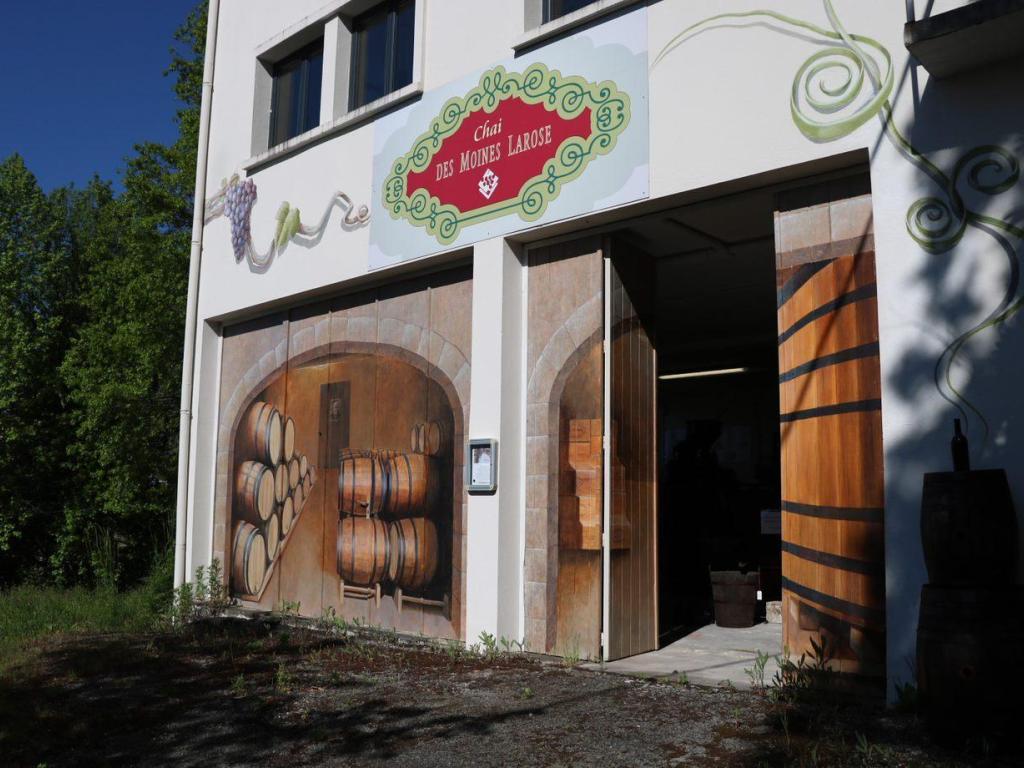 Visite guidée du Chai des Moines Larose