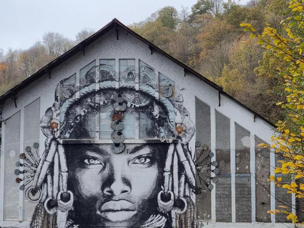 Street art et graffitis à Uzerche