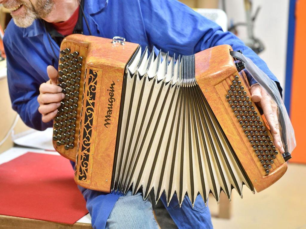 Cité de l'accordéon et des patrimoines : visite guidée : Voyages de l'accordéon