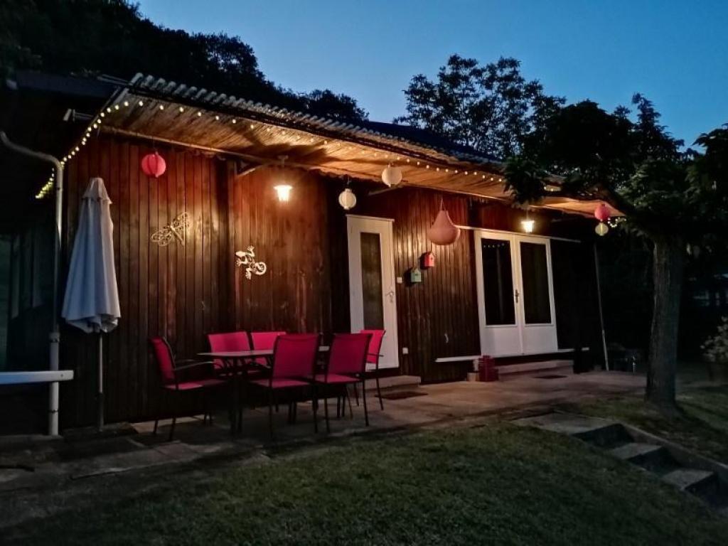 Chalet Fuschia