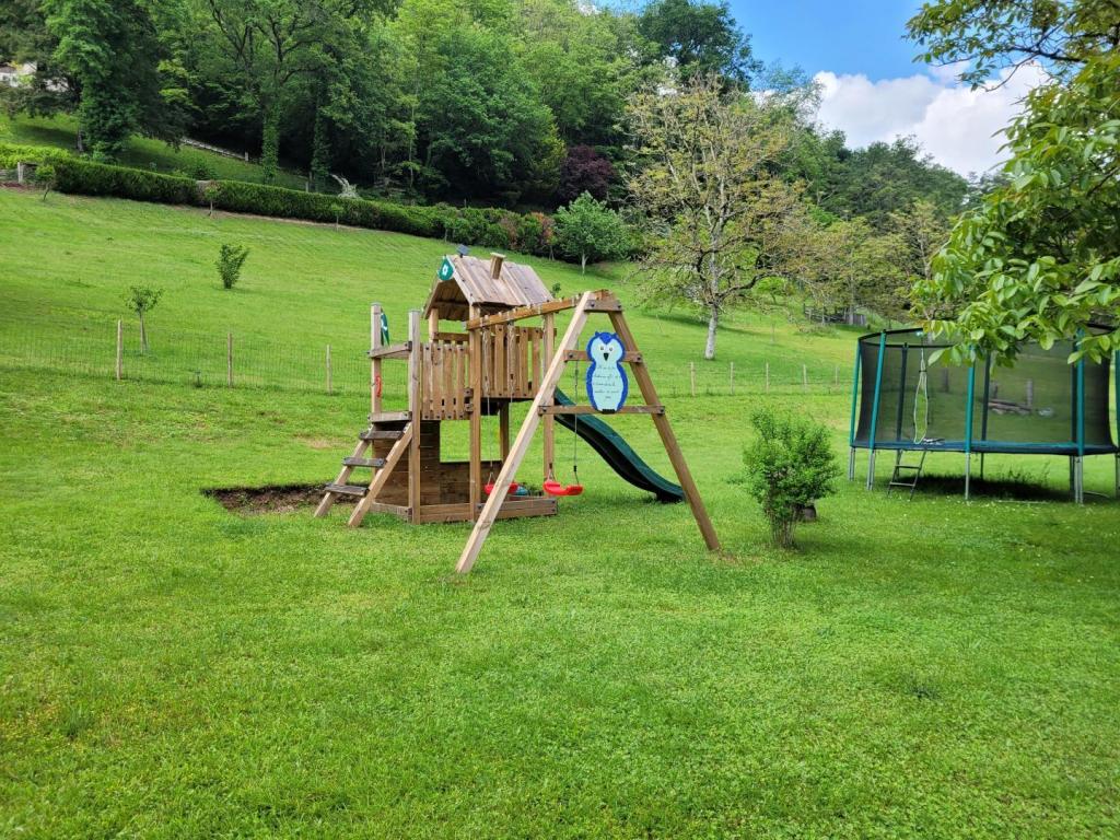 Chalet Fuschia