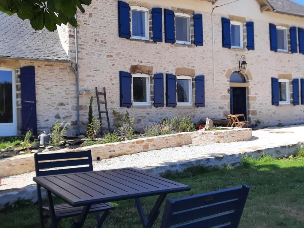 La commanderie de Saint-Jean (Montet)