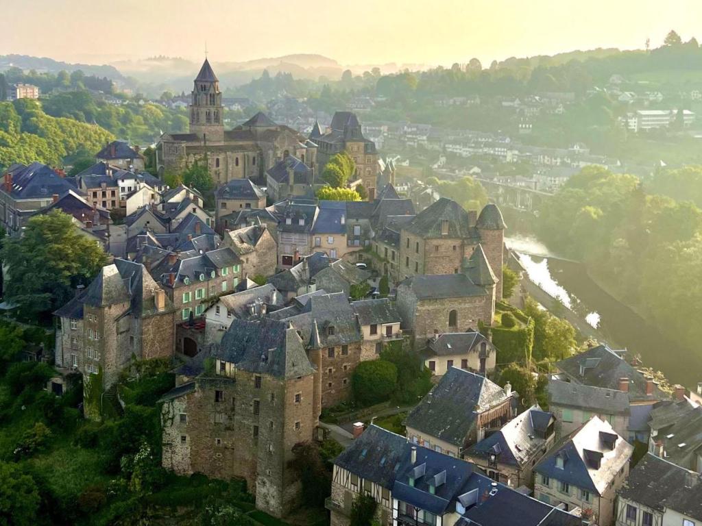 Uzerche, la "Perle du Limousin"