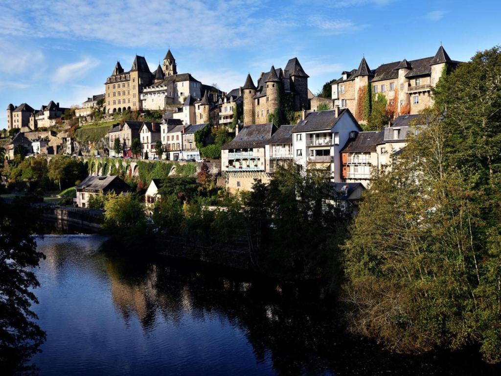Uzerche, la "Perle du Limousin"
