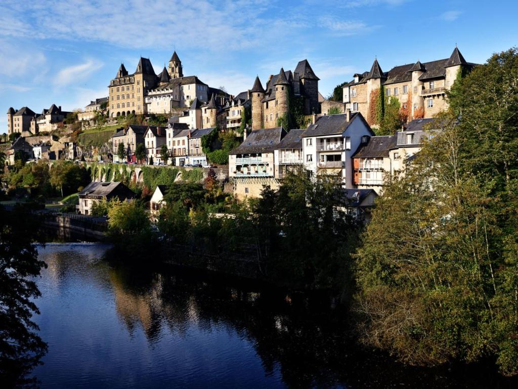 Uzerche, la "Perle du Limousin"