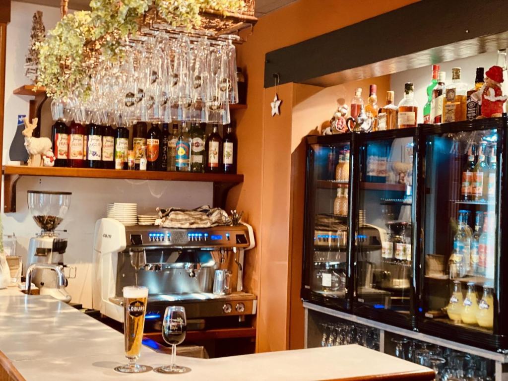 Le Saint Y bar