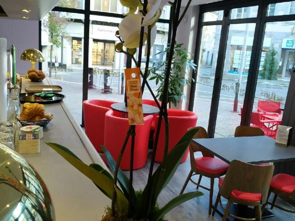LE PARIS