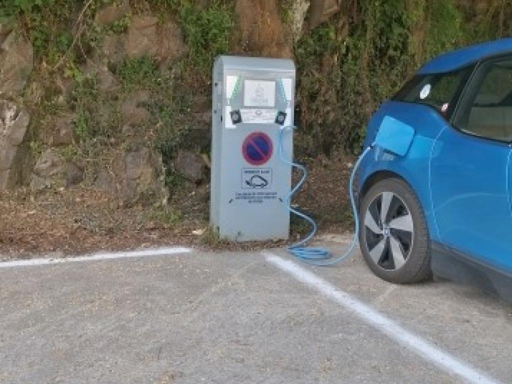 Borne électrique Papeterie