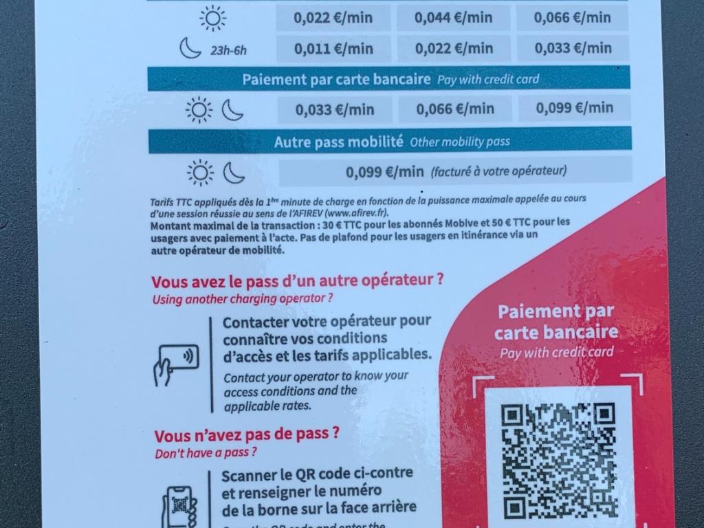 Borne de Recharge pour Véhicules Électriques / AUBAZINE - Route de Vergonzac
