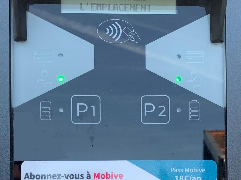 Borne de Recharge pour Véhicules Électriques / AUBAZINE - Route de Vergonzac