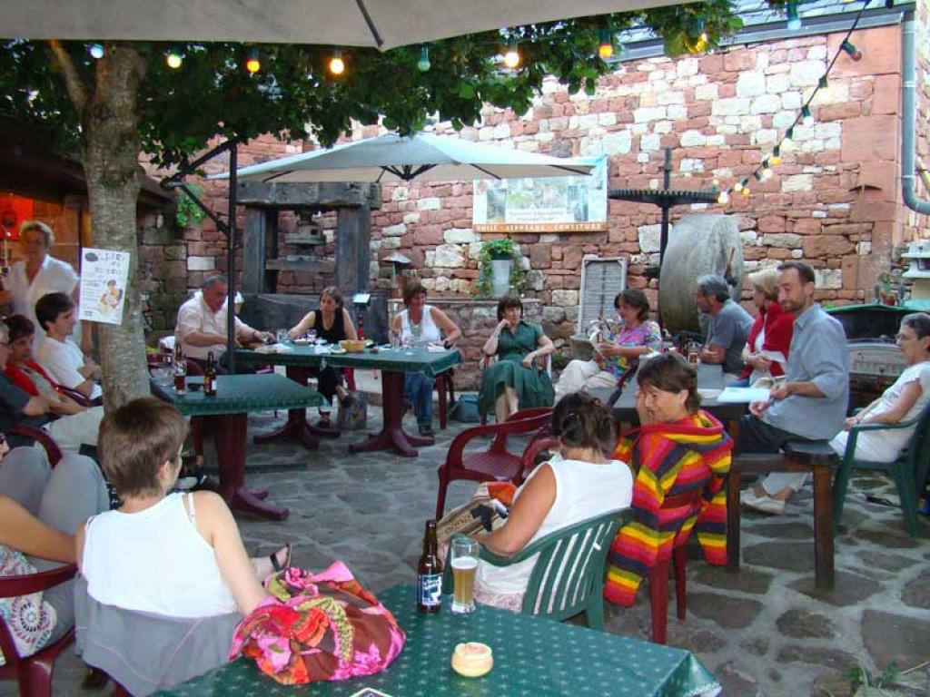 Lire au bistrot - la lumière