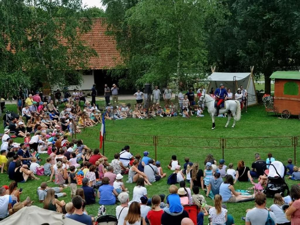 Les jeudis festifs - théâtre équestre à Liourdres