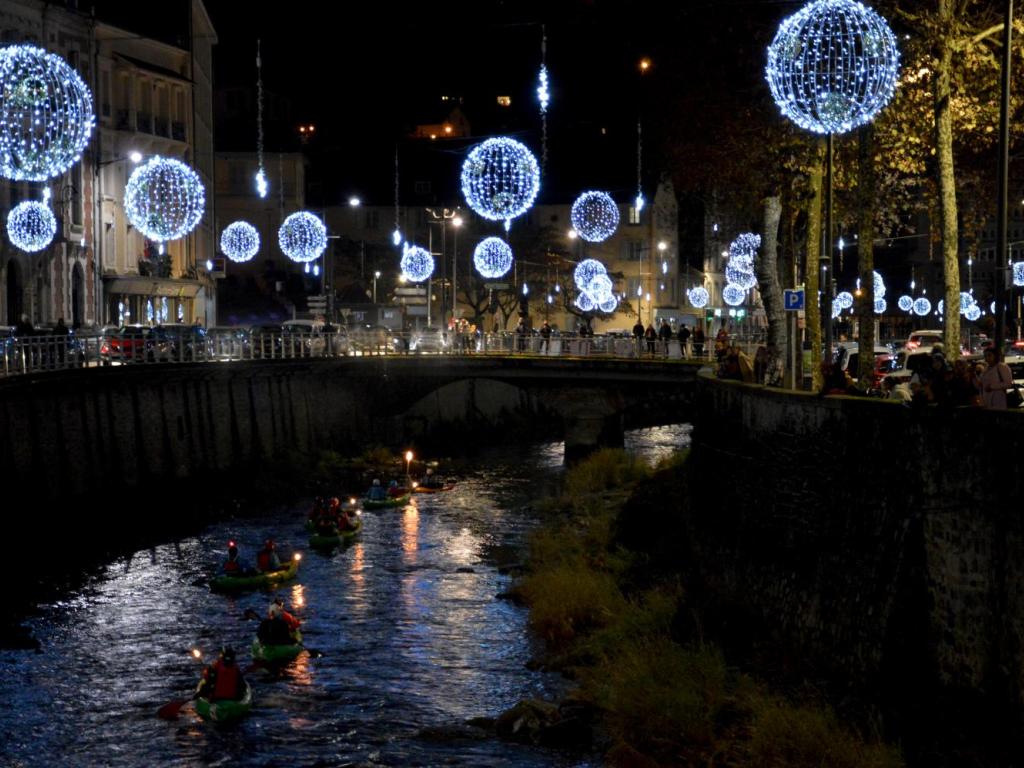 Descente au flambeau dans le centre ville