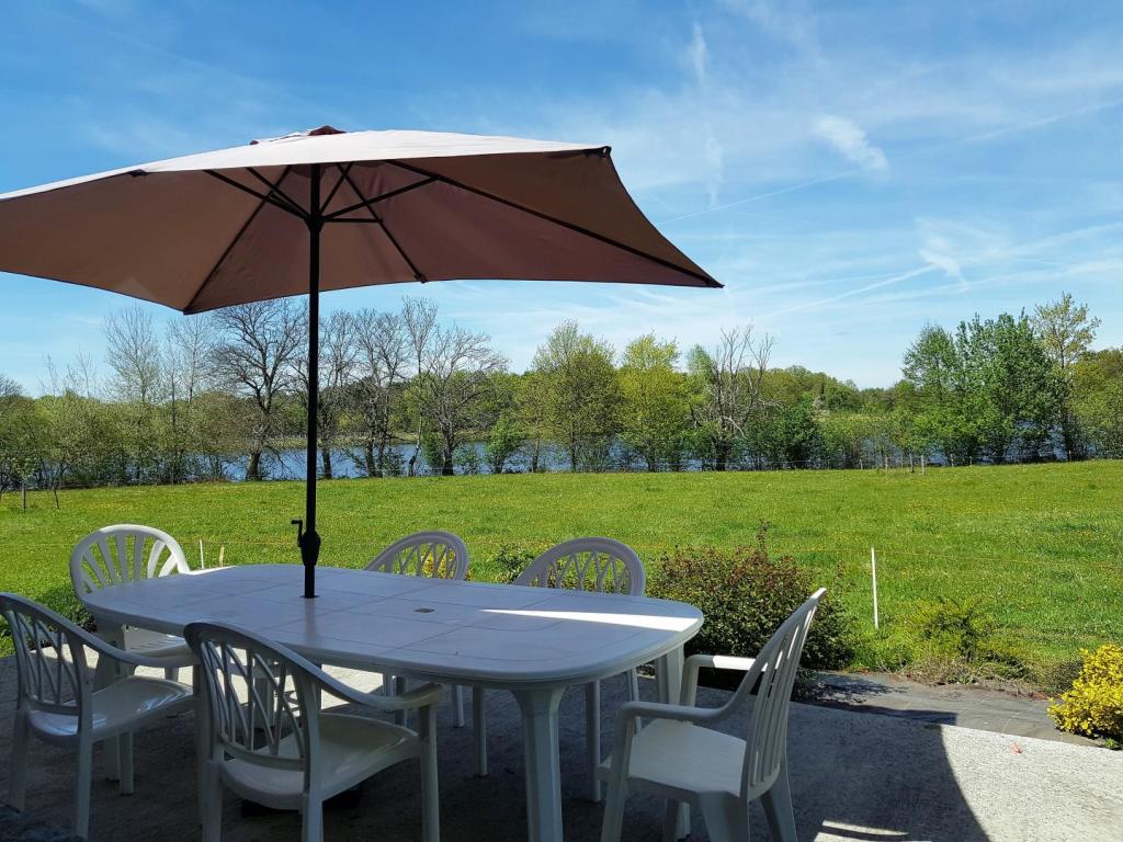 Au bord de l'eau Au bord de l'eau