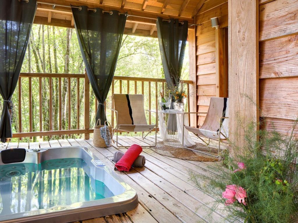 Cyprès si haut cabane et Spa