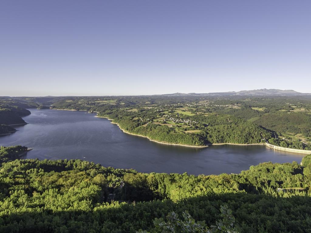 Retenue du barrage de Bort-Les-Orgues