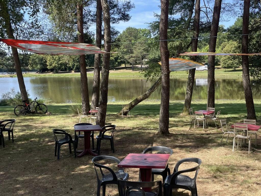 La guinguette du lac de Feyt
