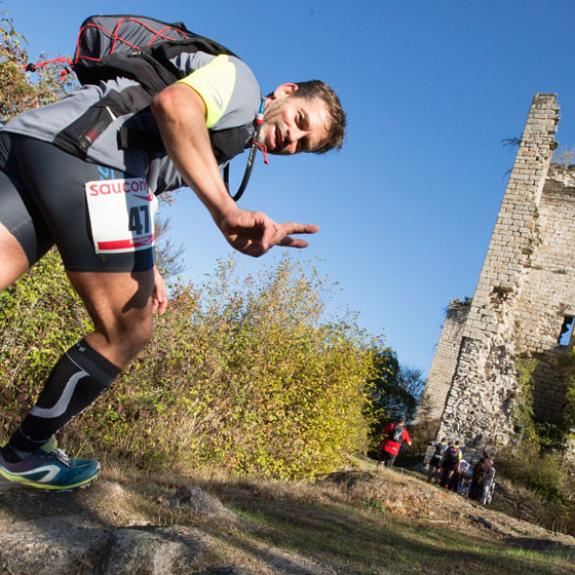 Homme qui court lors du trail