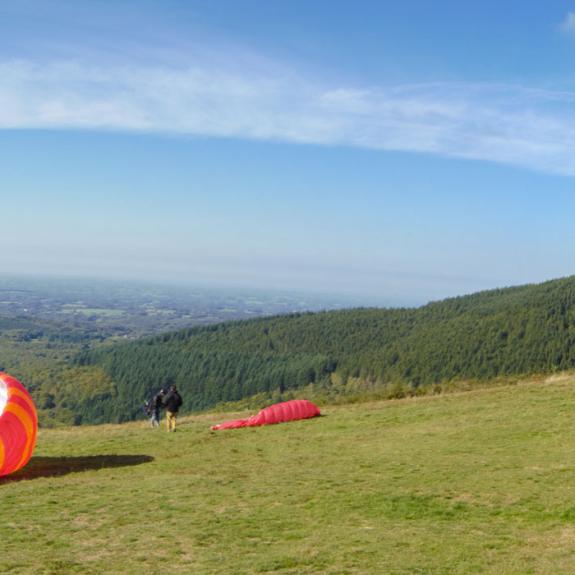 Parapente dans les Monédières - Photo Josselin Mathiaud Parapente dans les Monédières - Photo Josselin Mathiaud