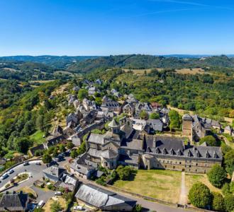 Vue aérienne d'Aubazine - Photo Vent d'Autan
