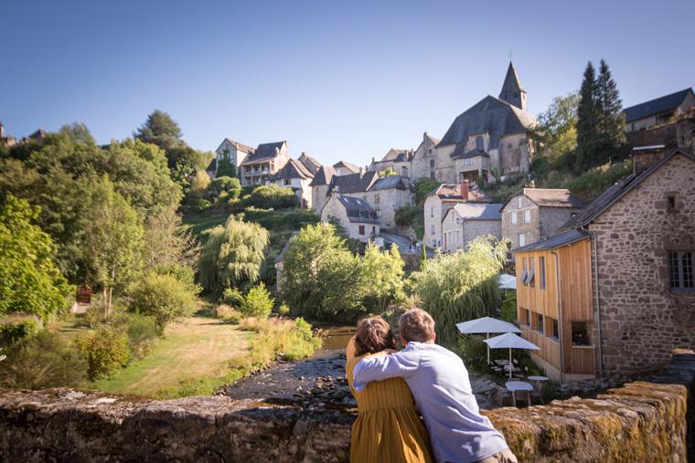 Vue générale de Treignac-sur-Vézère, Petite Cité de Caractère blottie entre la Vézère et les Monédières, Corrèze