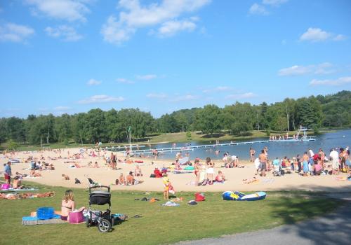 Aire d'accueil de camping-cars du camping lac de Miel_1