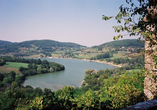 Aire d'accueil de camping-cars du lac du Causse_1 | Aire d'accueil de camping-cars du lac du Causse Aire d'accueil de camping-cars du lac du Causse_1