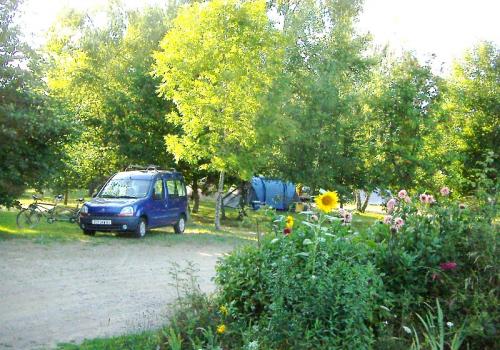 Aire d'accueil de camping-cars du camping municipal des Combes_1 | Aire d'accueil de camping-cars du camping municipal des Combes Aire d'accueil de camping-cars du camping municipal des Combes_1