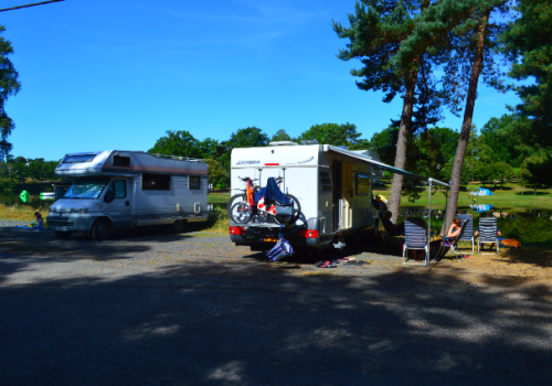 Aire de Camping-Car Domaine du Lac de Feyt_Servières le château_1