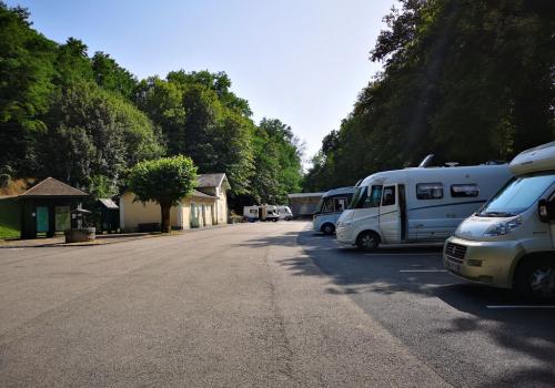 Aire d'accueil de camping-cars d'Uzerche_1 | Laurence Léonard - OT Terres de Corrèze Aire d'accueil de camping-cars d'Uzerche_1