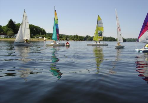 Voile et planche à voile Station Sports Nature Haute Dordogne_1 | ©SSNneuvic Voile et planche à voile Station Sports Nature Haute Dordogne_1