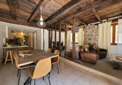 Location Gîtes de France Gîte face à l'Abbatiale - Réf : 19G5055_1 | Location Gîtes de France Gîte face à l'Abbatiale - Réf : 19G5055 Location Gîtes de France Gîte face à l'Abbatiale - Réf : 19G5055_1
